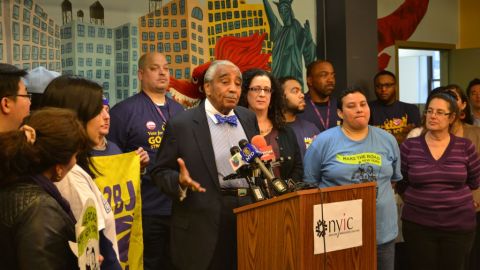 El congresista Charles Rangel resaltó la necesidad de mantener a las familias unidas.