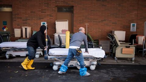Varios hospitales de la ciudad sufrieron inundaciones durante el paso del huracán.