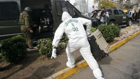 El equipo especial detonó la bomba a control remoto.
