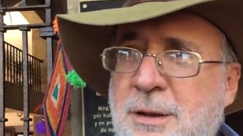 Javier Sicilia reclama que el gobierno de México responda por la desaparición de 43 estudiantes de Ayotzinapa.