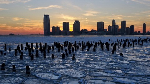 El hielo flota en el rïo Hudson en Nueva York debido a las bajas temperaturas causadas por un vórtice polar, el 9 de enero de 2014.
