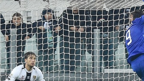 Morata (9) anota con golpe de cabeza el sexto de Juventus.
