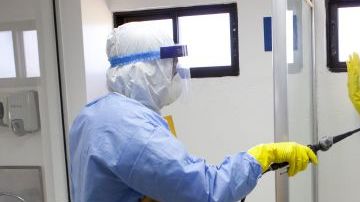 Personal de Salud Pública de República Dominicana participa en un simulacro de prevención del ébola.