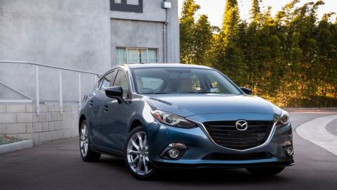 El Mazda 3 Grand Touring 2015 ofrece muy buena economía de combustible.