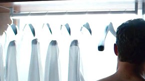 La película se estrenará el 14 de febrero.