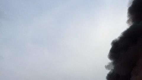 El incendio cerró varios carriles de la Autopista 405.