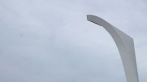 El monumento Postcards honra la memoria de los 274 bomberos de la isla que murieron en los ataques del 11 de septiembre de 2001.