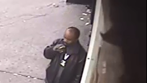 El sospechoso Kevin Darden fue visto entrando a una tienda.