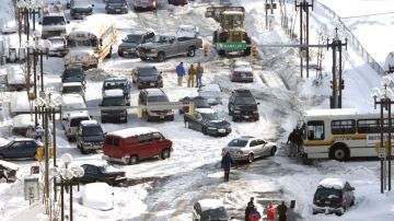 Las nevadas han provocado un gran caos en las carreteras.