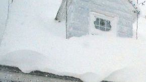 Una casa cubierta de nieve en Buffalo, en el estado de Nueva York.