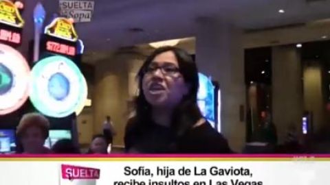 ¡No sigan robando el dinero de México!, reclamó la mujer a Sofía Castro.