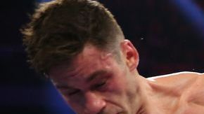 Algieri visitó la lona en seis ocasiones.