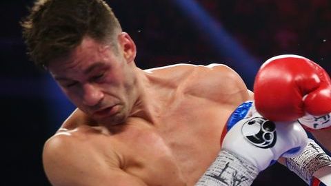 Algieri visitó la lona en seis ocasiones.