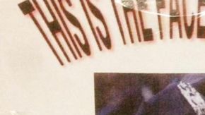 Los carteles muestran la cara de otro oficial asiático.