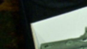 La pistola es una réplica de una nueve milímetros