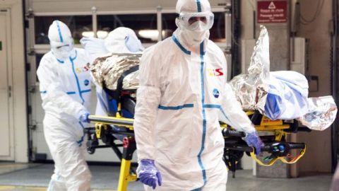 Llegada del médico cubano Félix Báez Sarría, contagiado de ébola en Sierra Leona, al Hospital Universitario de Ginebra, Suiza.