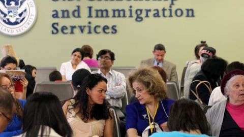 USCIS, no comenzará a aceptar solicitudes hasta comienzos o mediados de 2015, dependiendo del programa.