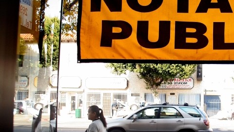 01/08/09---- LOS ANGELES--------Photo illustration about notary public businesses and immigrants shot in the Pico Union area.(photo by Aurelia Ventura/La Opinion)