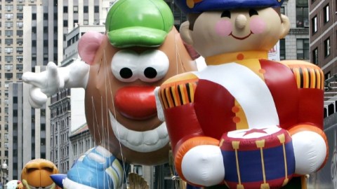 El desfile Thanksgiving de Macys atrae cada año un promedio de dos millones de espectadores.