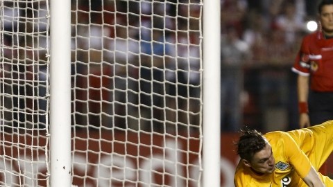 Franco Armani detuvo el remate de Rafael Toloi de Sao Paulo y encaminó la victoria de Atlético Nacional.