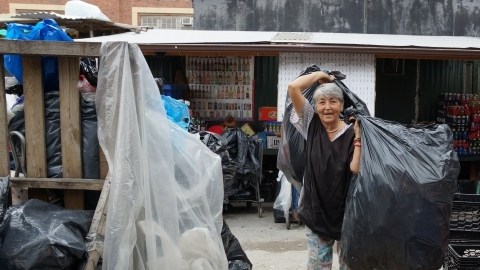 Más de 100 personas se ganan la vida con la recolección.