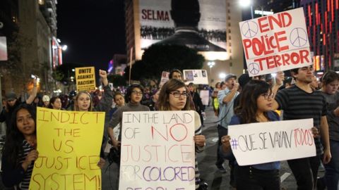 La muerte de un joven afroamericano desató los disturbios en el subirbio estadounidense.