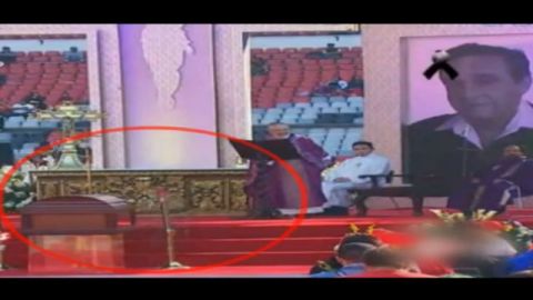 Durante unos 12 segundos, se observa una figura que posteriormente desaparece.