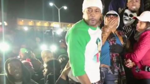 El padrastro Michael Brown durante la noche que se conoció la decisión.