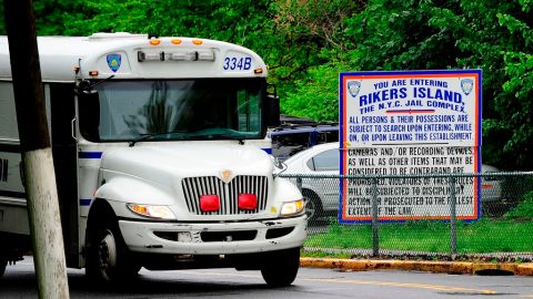 Rikers Island, una de las cárceles más criticadas por las organizaciones que buscan se deroggue el confinamiento.