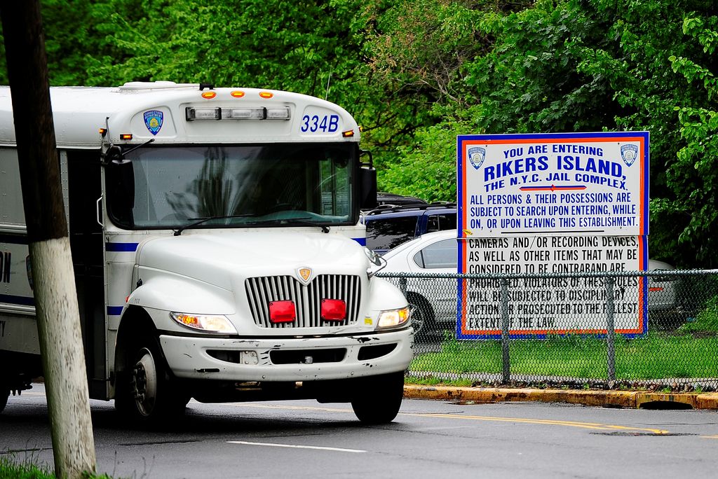 Rikers Island, una de las cárceles más criticadas por las organizaciones que buscan se deroggue el confinamiento. 