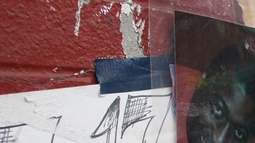 En el vecindario donde murió Eric Garner se colocó un altar improvisado.