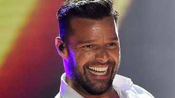 Ricky Martin está promocionando su sencillo titulado 'Adiós'.