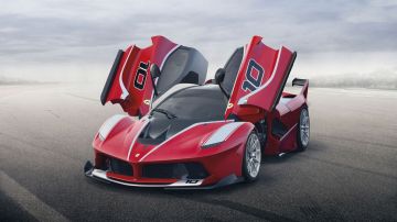 El Ferrari FXX K combina un motor V12 de 860 caballos de fuerza con uno eléctrico para ofrecer 1,050 caballos de fuerza.