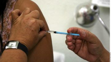 Aunque no sea tan efectiva este año, la vacuna contra la influenza aún es una ayuda.