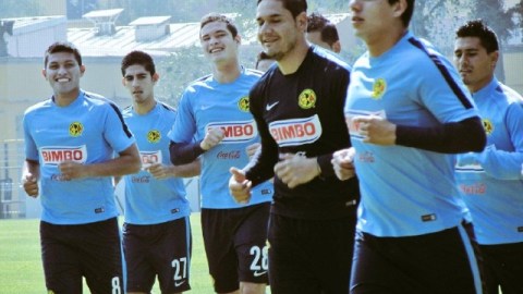 Sonrientes, los jugadores cremas entrenan animados con miras al juego de vuelta contra Monterrey.