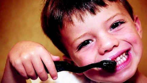 De la limpieza de los dientes de leche depende la buena o mala salud de los dientes definitivos.
