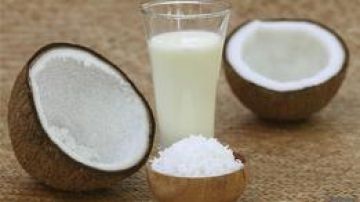 La leche de coco es un antibiótico natural.