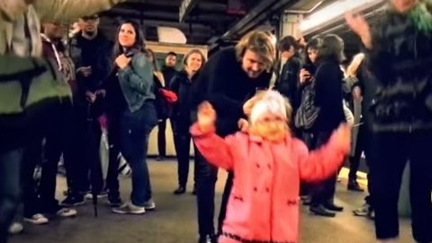 La escena en la plataforma del tren L ocurrió el pasado jueves alrededor de las 8:30 p.m.