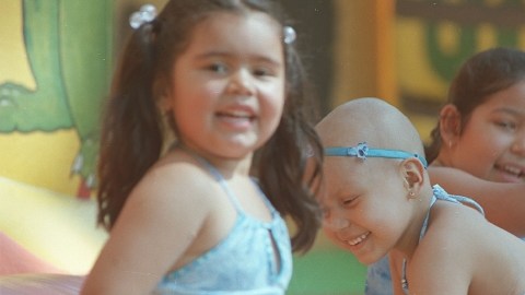 Un pequeño con cáncer necesita cuidados y mucho amor.