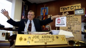Joe Arpaio, Sheriff de Maricopa. Su agencia quedo fuera del programa del Departamento de Defensa.