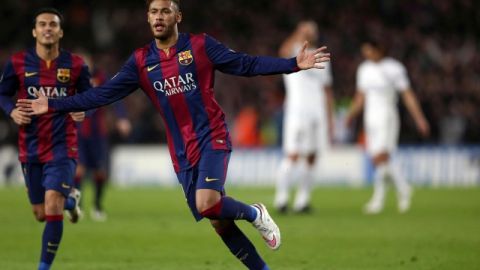 Neymar  celebra su gol de alto calibre ante el PSG.