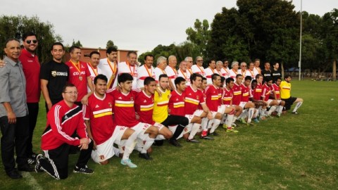Integrantes de Coras USA estuvieron presentes en el homenaje a los veteranos del Club Nayarit.