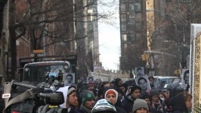 La Antorcha Guadalupana de la Asociación Tepeyac durante su recorrido ayer en Park Avenue.