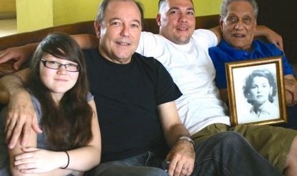 Blades llevó a Joseph y la hija de éste, su nieta de 13 años, a conocer a su padre en Panamá.