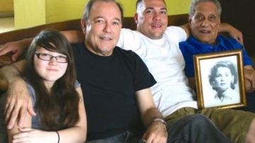Blades llevó a Joseph y la hija de éste, su nieta de 13 años, a conocer a su padre en Panamá.