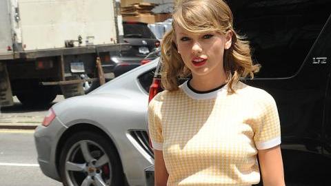 Taylor publicó un vídeo en YouTube donde se la ve con todos los regalos.