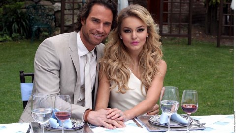 ¿Será que este par de enamorados, están con un pie en el altar?