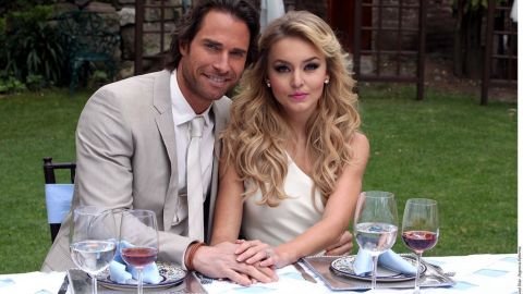 ¿Será que este par de enamorados, están con un pie en el altar?