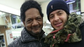 Miguel Montas muestra su orgullo por el ídolo domicano.