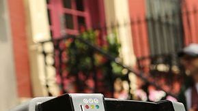 El demandante alega que chocó contra una de las estaciones donde son paradas las bicicletas.